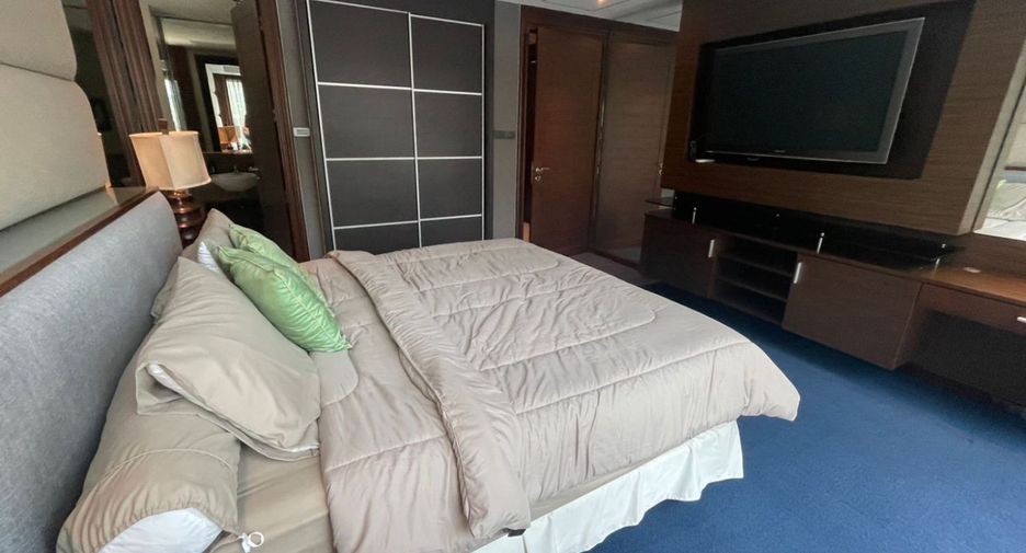 For sale 4 bedrooms condo in Khlong Toei, Bangkok