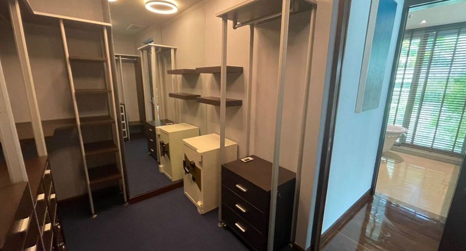 For sale 4 bedrooms condo in Khlong Toei, Bangkok