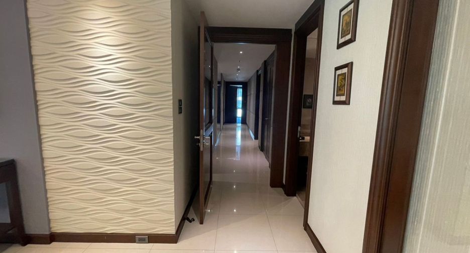 For sale 4 bedrooms condo in Khlong Toei, Bangkok