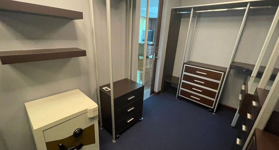 For sale 4 bedrooms condo in Khlong Toei, Bangkok