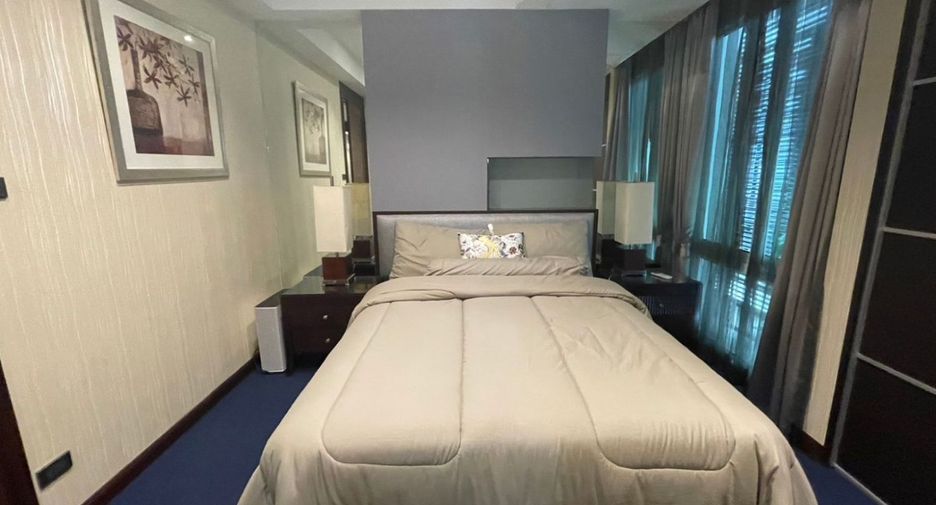 For sale 4 bedrooms condo in Khlong Toei, Bangkok