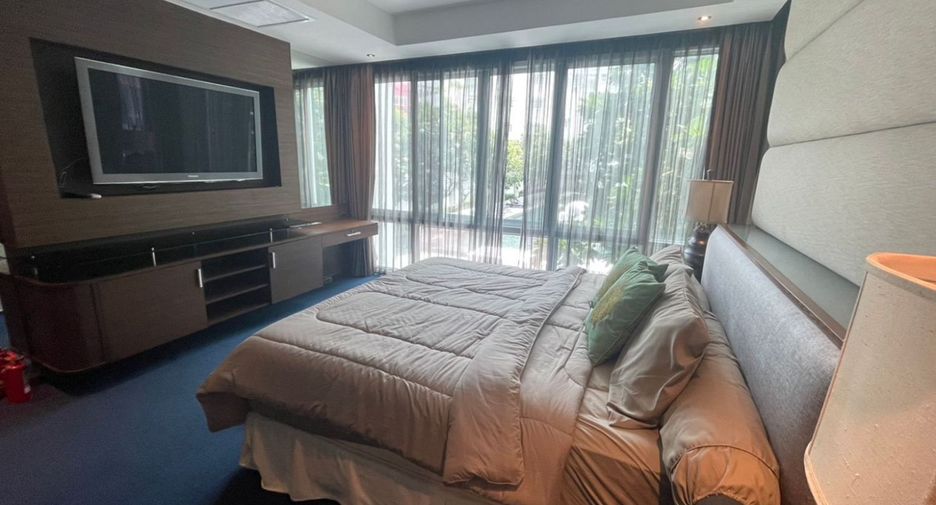 For sale 4 bedrooms condo in Khlong Toei, Bangkok