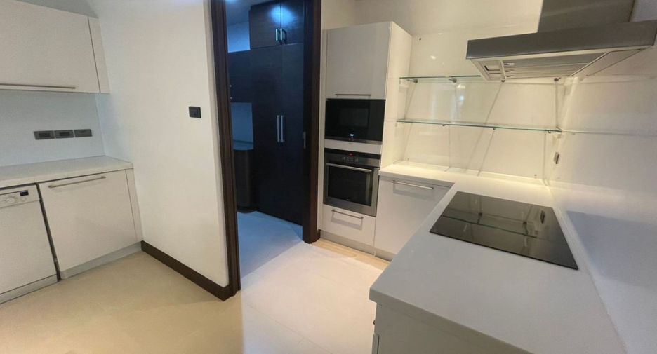 For sale 4 bedrooms condo in Khlong Toei, Bangkok