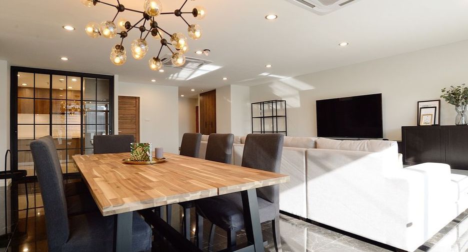 For sale 3 bedrooms apartment in Watthana, Bangkok