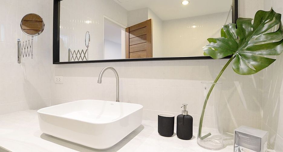 For sale 3 bedrooms apartment in Watthana, Bangkok