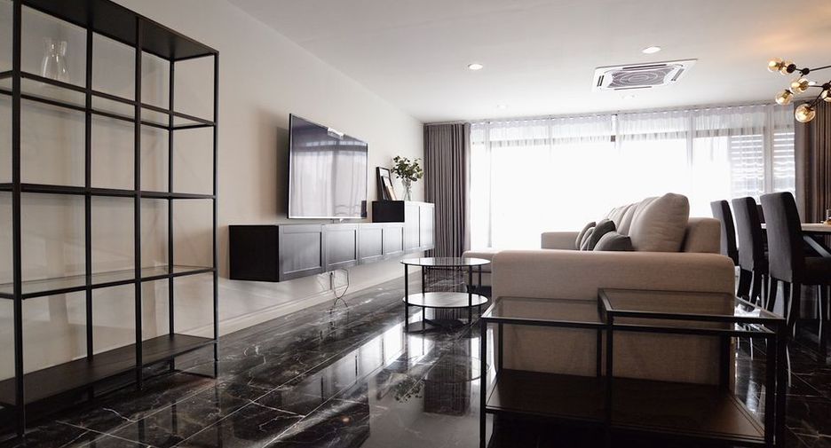 For sale 3 bedrooms apartment in Watthana, Bangkok