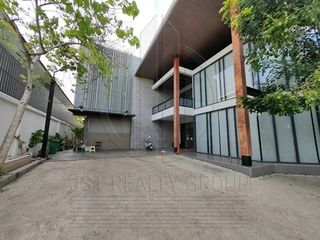For sale warehouse in Phra Khanong, Bangkok