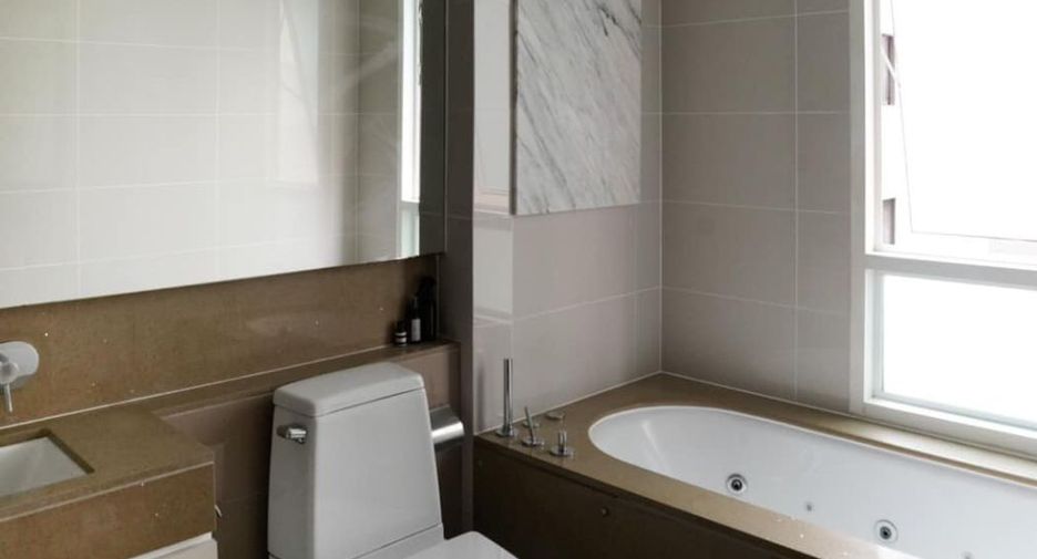 For sale 2 ベッドルーム condo in Pathum Wan, Bangkok