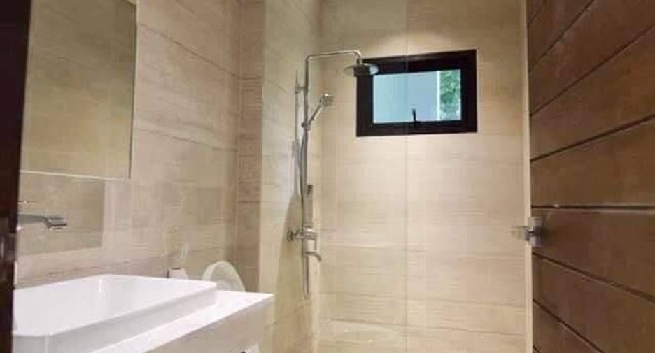 Apartamento en alquiler y en venta de 4 habitaciones en Huai Khwang, Bangkok