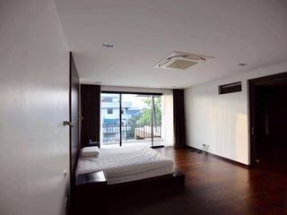 Apartamento en alquiler y en venta de 4 habitaciones en Huai Khwang, Bangkok