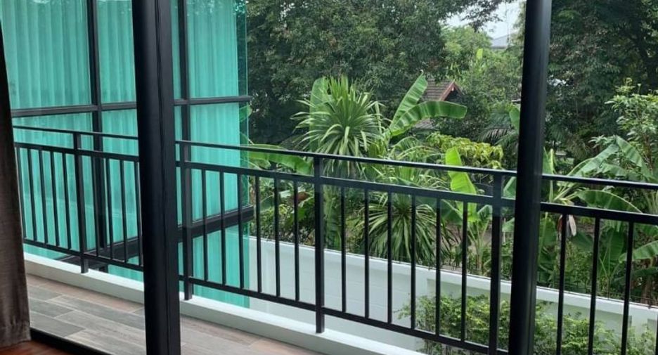 Apartamento en alquiler y en venta de 4 habitaciones en Huai Khwang, Bangkok