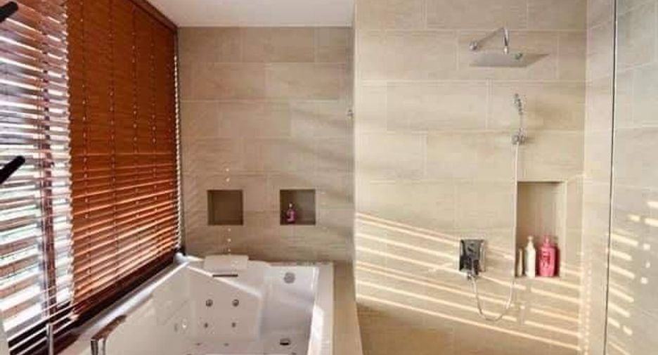 Apartamento en alquiler y en venta de 4 habitaciones en Huai Khwang, Bangkok