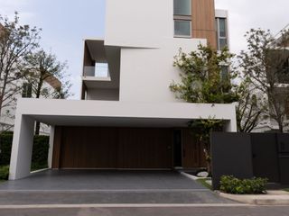 For rent and for sale 3 bedrooms house in Saphan Sung, Bangkok