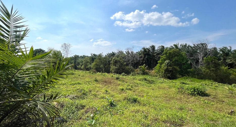 Terreno en venta en Takua Pa, Phang Nga