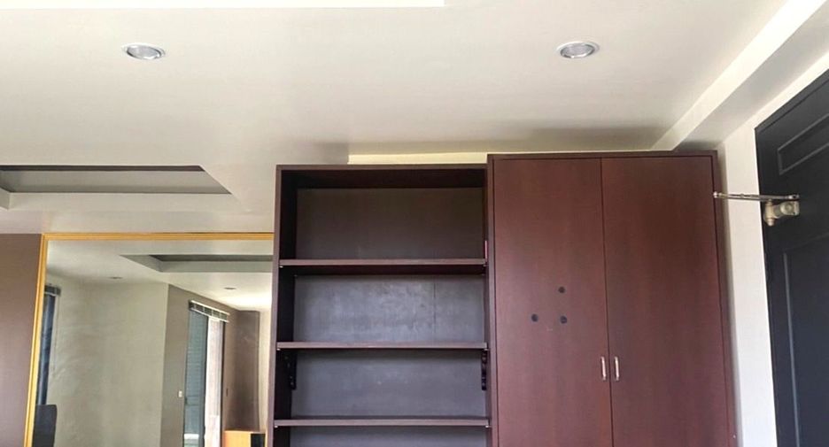 Аренда 4 спальни таунхаус в Хуаи Кхщанг, Бангкок
