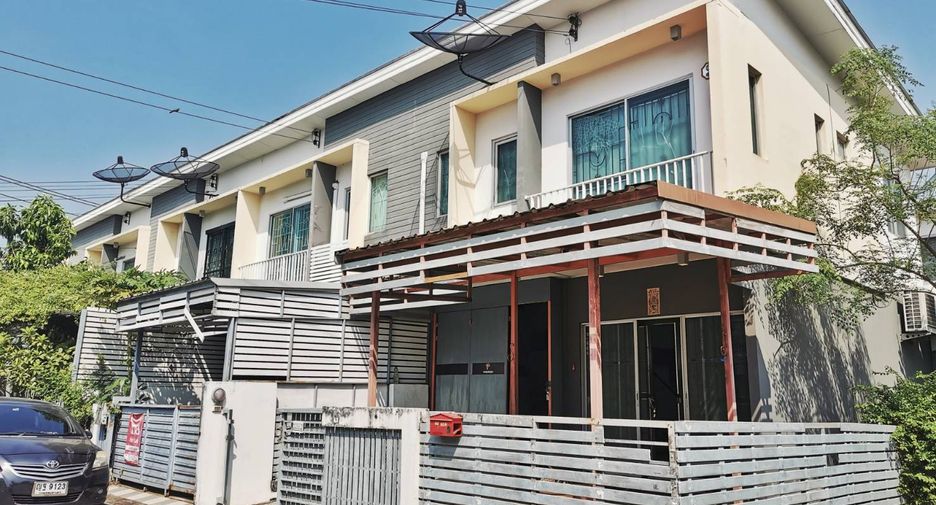 For sale 3 bedrooms townhouse in Prawet, Bangkok