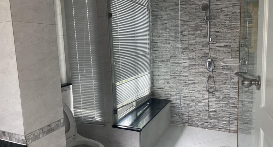出租 5 卧室 独立屋 在 Lat Krabang, 曼谷