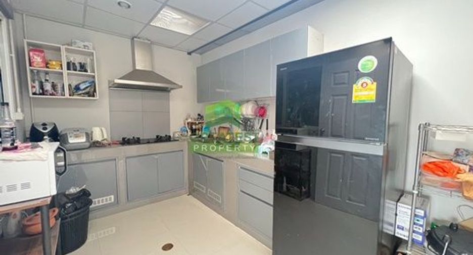 For sale 4 bedrooms townhouse in Bang Khae, Bangkok