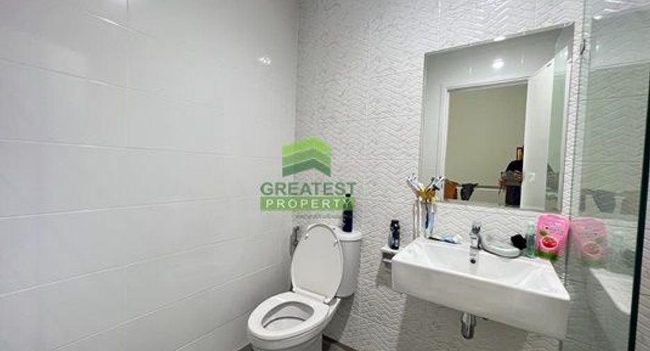For sale 4 bedrooms townhouse in Bang Khae, Bangkok