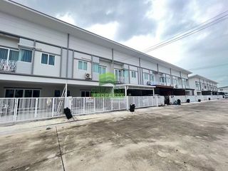 For sale 4 ベッドルーム townhouse in Bang Khae, Bangkok