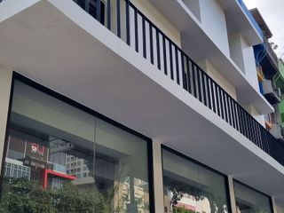 For rent 3 bed retail Space in Khlong Toei, Bangkok