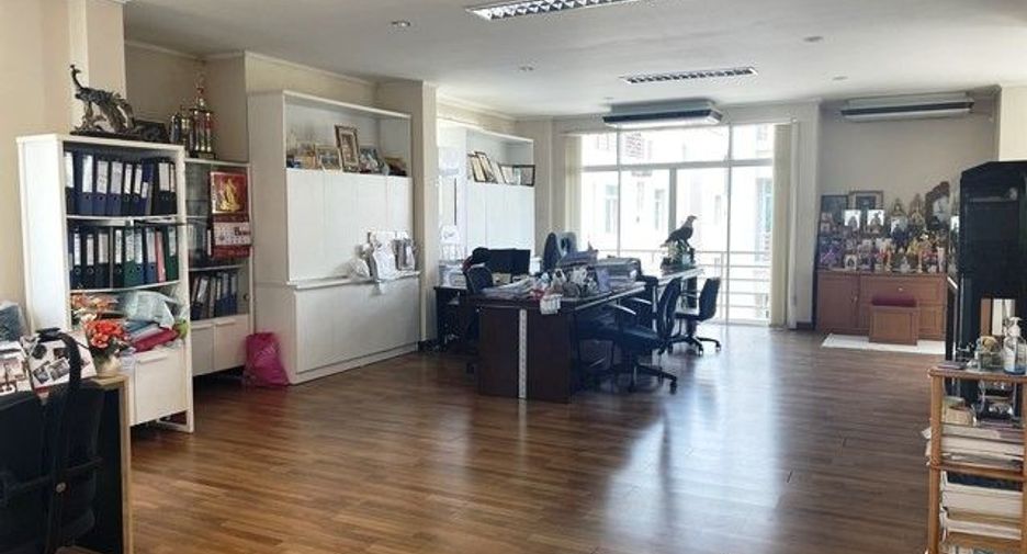 For sale 1 Beds office in Saphan Sung, Bangkok