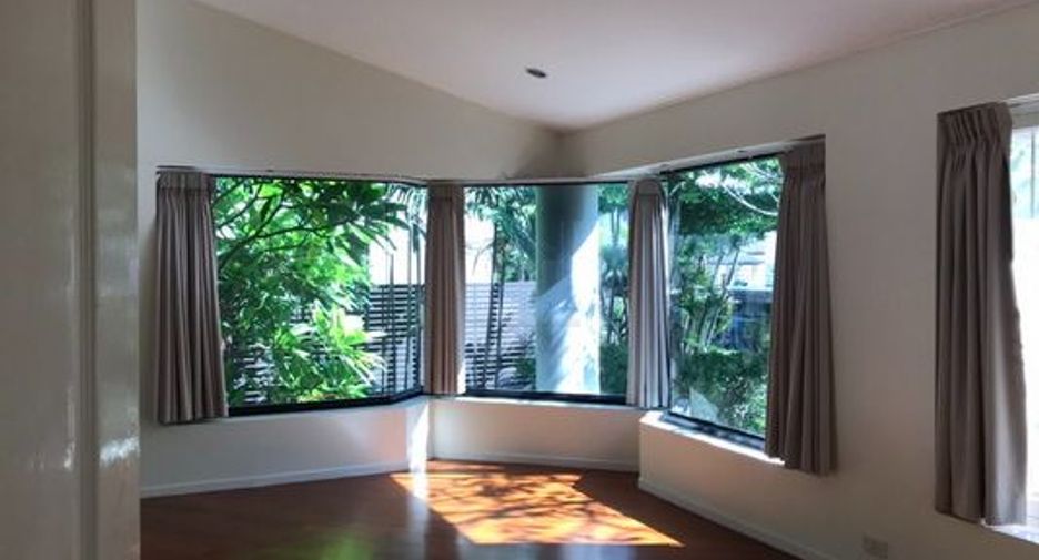For rent 3 bedrooms condo in Yan Nawa, Bangkok