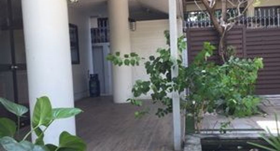 For rent 3 bedrooms condo in Yan Nawa, Bangkok