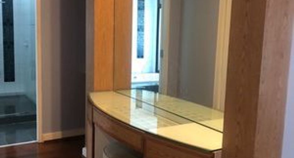 For rent 3 bedrooms condo in Yan Nawa, Bangkok
