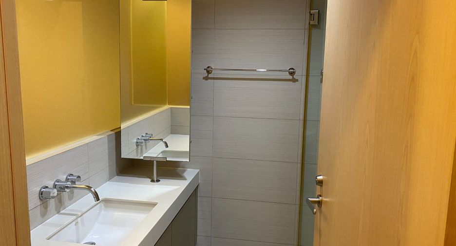 For sale 1 bed condo in Khlong Toei, Bangkok