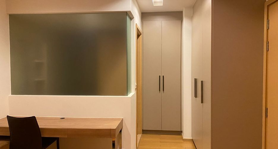 For sale 1 bed condo in Khlong Toei, Bangkok