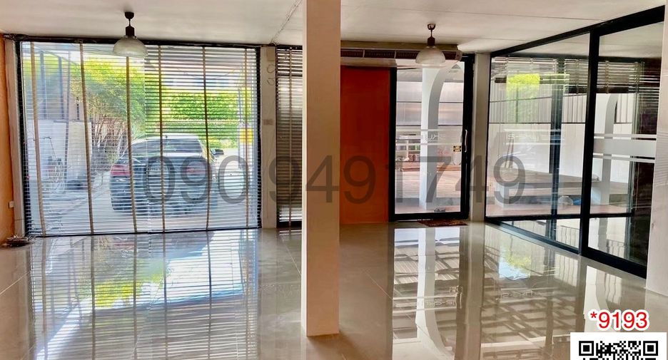 For rent 2 bedrooms house in Wang Thonglang, Bangkok