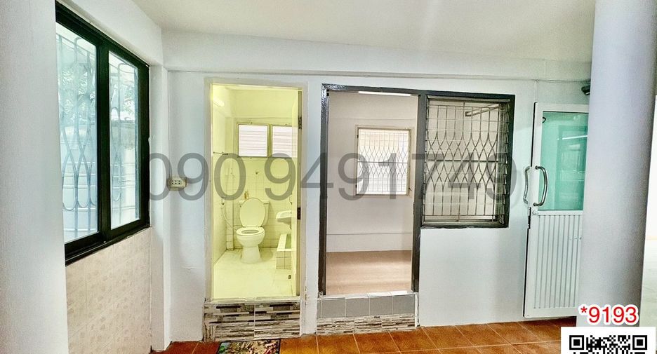 For rent 2 bedrooms house in Wang Thonglang, Bangkok