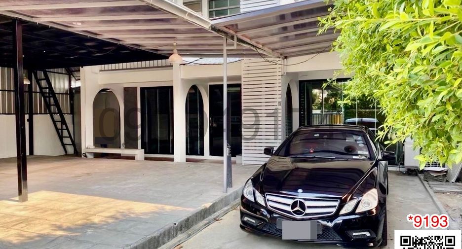For rent 2 bedrooms house in Wang Thonglang, Bangkok