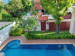 For rent 4 bedrooms house in Watthana, Bangkok