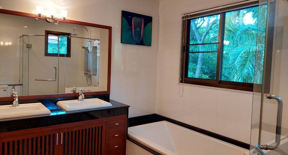 For rent 4 bedrooms house in Watthana, Bangkok