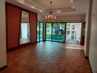 For rent 4 bedrooms house in Watthana, Bangkok