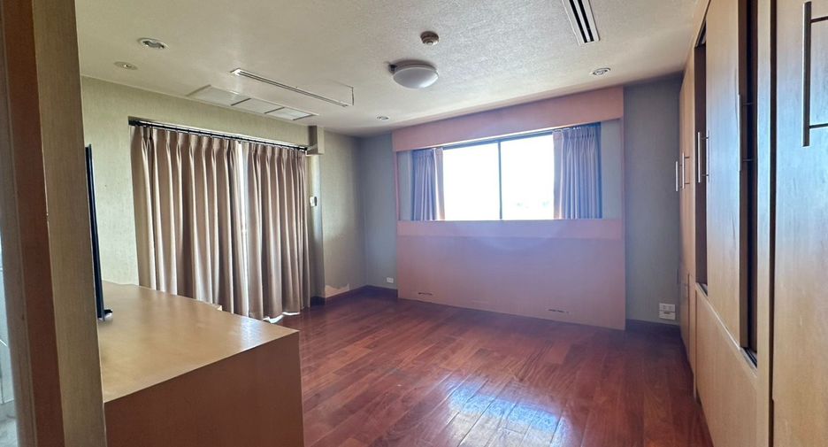 For sale 3 bedrooms condo in Bang Kho Laem, Bangkok