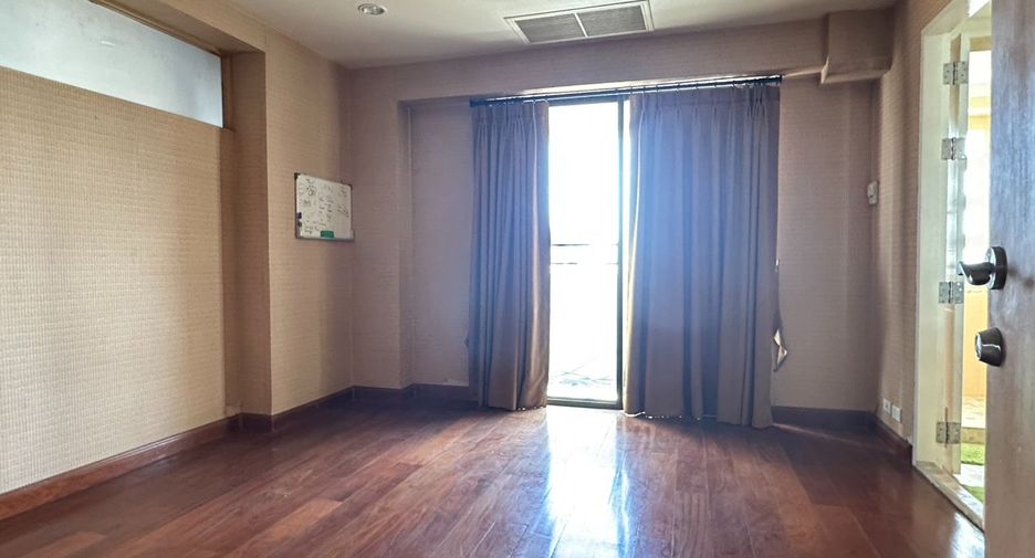 For sale 3 bedrooms condo in Bang Kho Laem, Bangkok