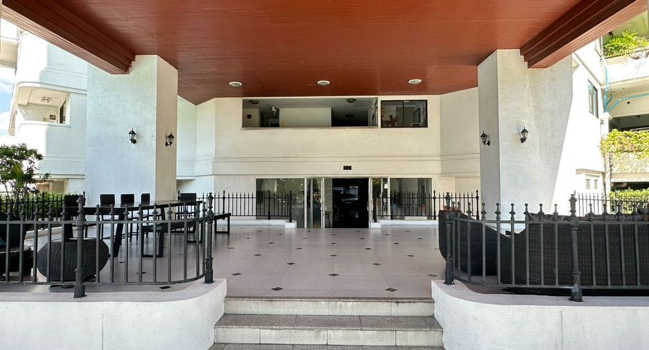 For sale 3 bedrooms condo in Bang Kho Laem, Bangkok