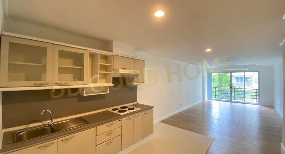 For sale 2 bedrooms condo in Khlong Toei, Bangkok