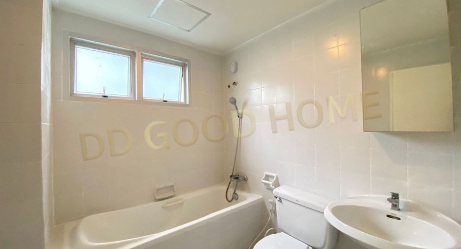 For sale 2 bedrooms condo in Khlong Toei, Bangkok