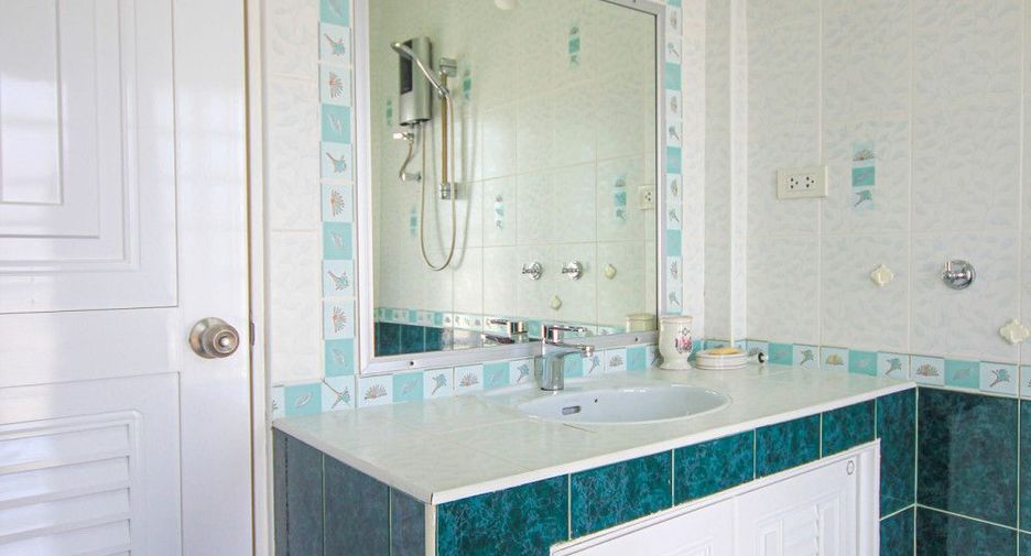 For sale 3 bedrooms villa in Cha Am, Phetchaburi
