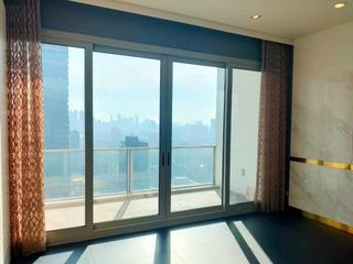 For rent and for sale 2 bedrooms condo in Pathum Wan, Bangkok