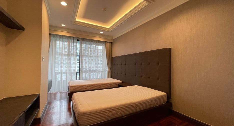 For rent 4 bedrooms apartment in Pathum Wan, Bangkok
