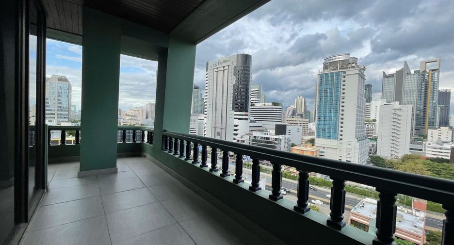 For rent 4 bedrooms apartment in Pathum Wan, Bangkok