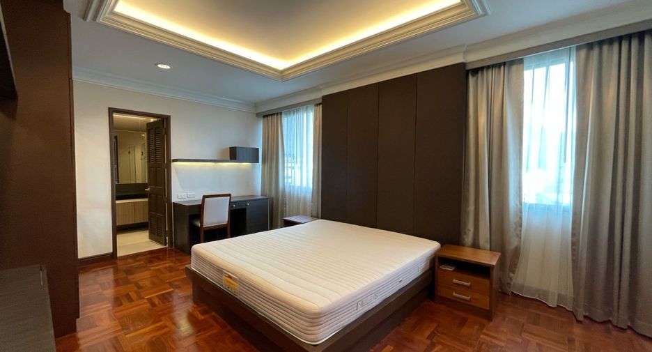 For rent 4 bedrooms apartment in Pathum Wan, Bangkok