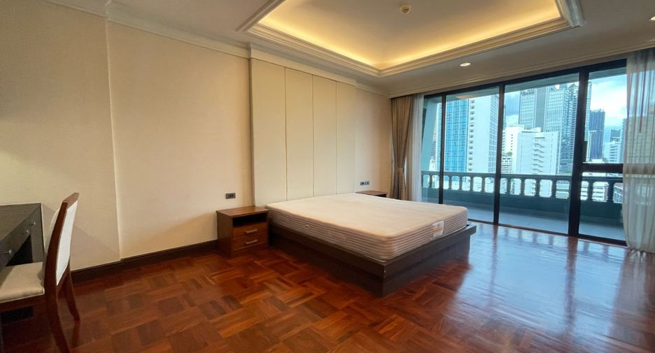 For rent 4 bedrooms apartment in Pathum Wan, Bangkok