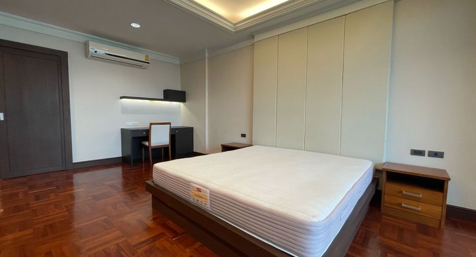 For rent 4 bedrooms apartment in Pathum Wan, Bangkok
