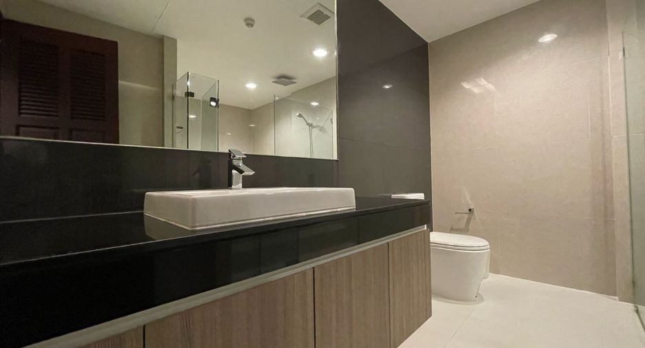For rent 4 bedrooms apartment in Pathum Wan, Bangkok